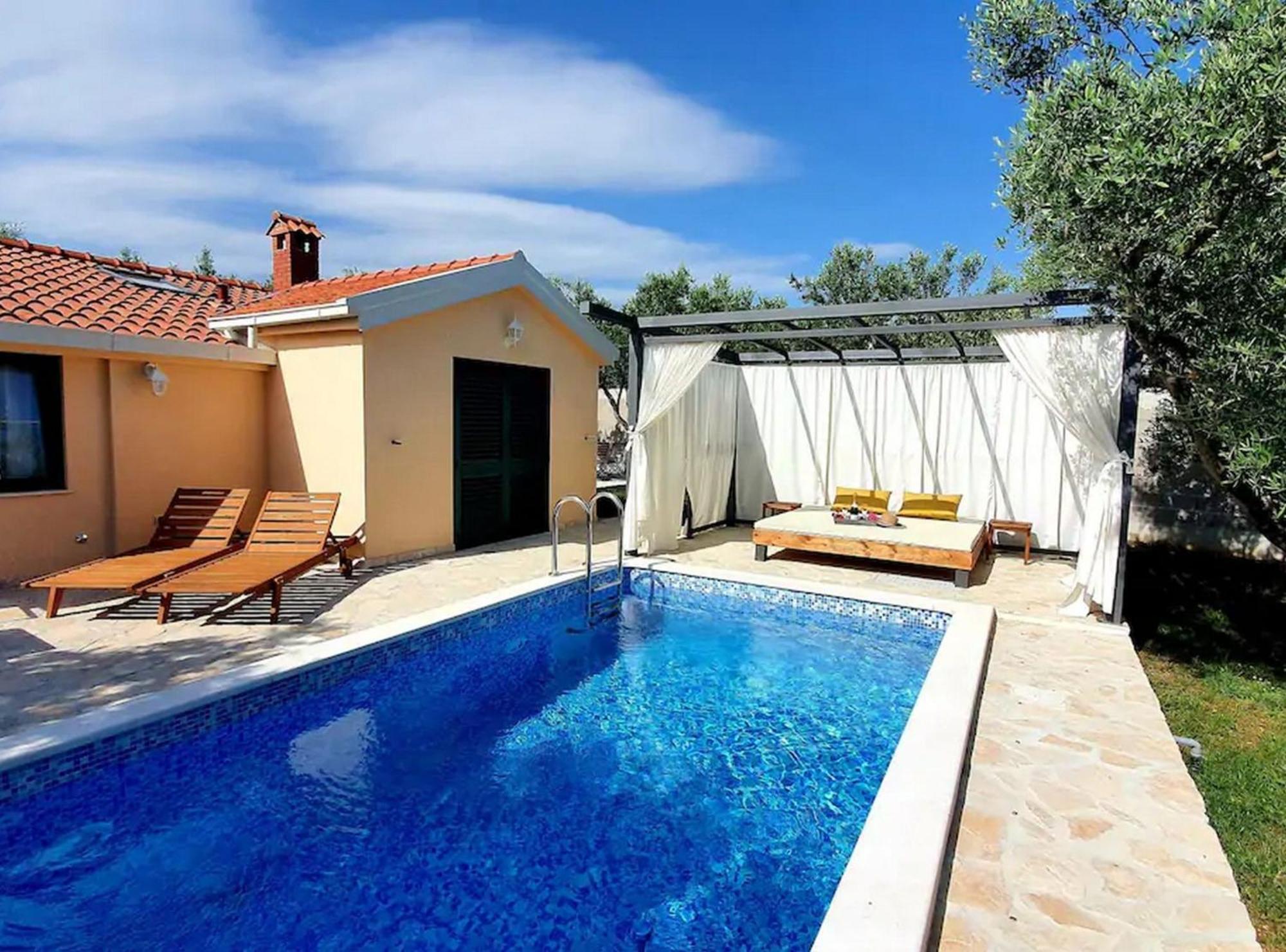 Hidden Gem Holiday Home With Pool In Kastel Stafilic Каштела Екстер'єр фото