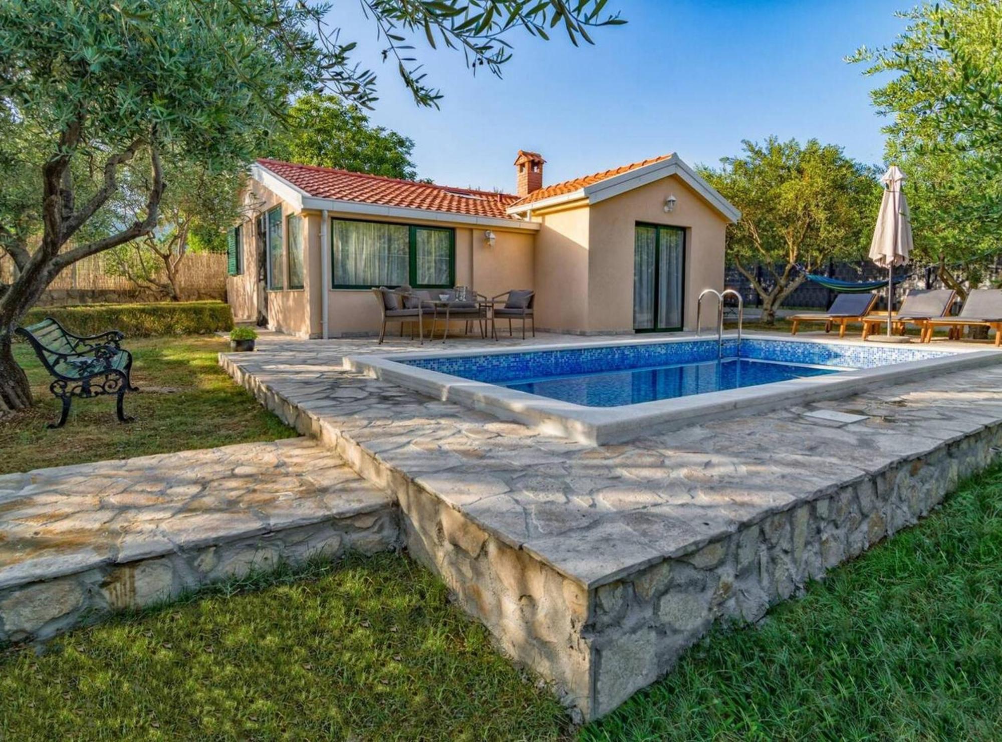Hidden Gem Holiday Home With Pool In Kastel Stafilic Каштела Екстер'єр фото